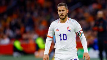 AMSTERDAM, NETHERLANDS - SEPTEMBER 25: Eden Hazard of Belgium Looks on during the UEFA Nations League League A Group 4 match between Netherlands and Belgium at Stadium Feijenoord on September 25, 2022 in Amsterdam, Netherlands. (Photo by Michael Bulder/NESImages/DeFodi Images via Getty Images)