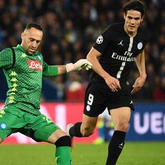 Ospina brilla ante el tridente del PSG en empate del Napoli