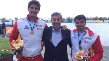Iñigo Peña y Paco Cubelos, con el Presidente ICF, José Perurena, en el centro.