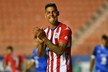 'El Comandante' dejó las filas de Necaxa para llegar al Atlético de San Luis de Guillermo Vázquez. Este parecía uno de los mejores movimientos en el mercado de verano. Por alguna u otra razón, la dupla entre Nicolás Ibáñez y Quiroga no pudo ser tan prolífica como se pronosticaba. El delantero argentino jugó 15 partidos (13 como titular) y marcó tres goles. Mauro no pudo ser este semestre ese futbolista al que nos tiene acostumbrados. 