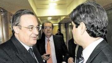 <b>PLENOS PODERES. </b>Florentino saluda a Martín la noche que abandonó la presidencia del Madrid.