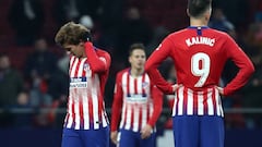 Los jugadores del Atl&eacute;tico se lamentan tras la eliminaci&oacute;n ante el Girona. 