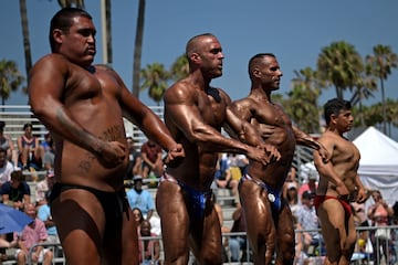 Decenas de deportistas participaron en el mitíco campeonato culturista de Venice, California, durante la fiesta nacional del 4 de julio. 