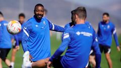 Neyder Lozano, en un entrenamiento con el Granada.