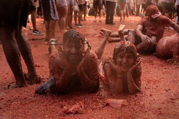 La localidad valenciana ha vuelto a albergar su mítica fiesta donde miles de personas han protagonizado una 'batalla campal' a base de lanzamientos de tomates.

Associated Press/LaPresse
Only Italy and Spain