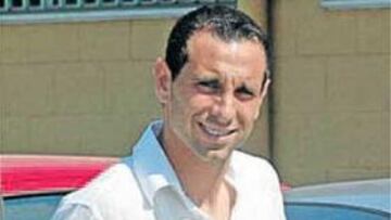 <b>EL ADIÓS DE PETROV ACERCA A QUARESMA</b>. En la edición de ayer, As ya adelantó la noticia de que la salida del búlgaro podría ser la clave para intentar cerrar el fichaje de Quaresma. La primera parte de la operación ya se ha concretado, ahora sólo falta el sí del Oporto.