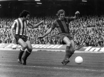 Llegó a las filas del Barcelona con tan solo 12 años y permaneció como jugador desde 1961 hasta 1981, en este tiempo jugó 449 partidos y anotó 122 goles.