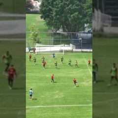 Vídeo: El increíble golazo del ‘Chapito’ Sánchez en un entrenamiento con Chivas