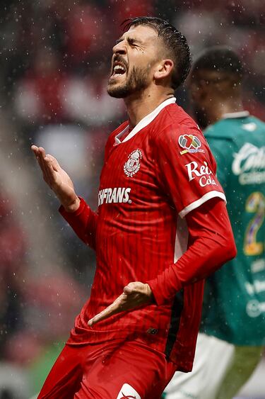 Toluca y su nuevo ‘Diablo Mayor’ rescatan el partido contra León