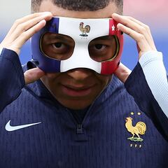 Fin del suspense: Mbappé, suplente