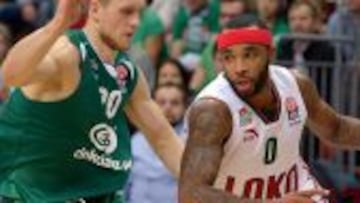 Malcolm Delaney, con el bal&oacute;n.