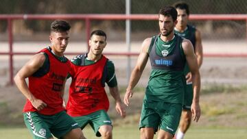 La plantilla del Elche no tendrá que negociar para jugar en agosto