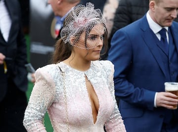 Glamour, fiesta y alcohol en el Grand National