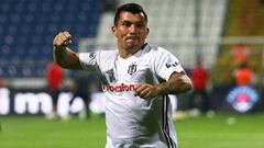 Medel celebra en Fiestas Patrias y alcanza el liderato en Turquía