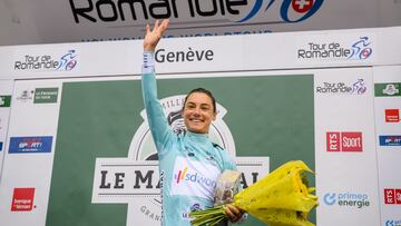 La sudafricana Ashleigh Moolman después de ganar el Tour de Romandía.