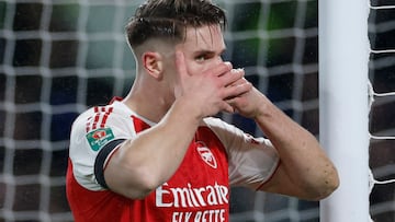 Soccer Football - Carabao Cup - Semi Final - First Leg - Chelsea v Arsenal - Stamford Bridge, London, Britain - January 14, 2026 Arsenal's Viktor Gyokeres celebrates scoring their second goal Action Images via Reuters/Peter Cziborra EDITORIAL USE ONLY. NO USE WITH UNAUTHORIZED AUDIO, VIDEO, DATA, FIXTURE LISTS, CLUB/LEAGUE LOGOS OR 'LIVE' SERVICES. ONLINE IN-MATCH USE LIMITED TO 120 IMAGES, NO VIDEO EMULATION. NO USE IN BETTING, GAMES OR SINGLE CLUB/LEAGUE/PLAYER PUBLICATIONS. PLEASE CONTACT YOUR ACCOUNT REPRESENTATIVE FOR FURTHER DETAILS..