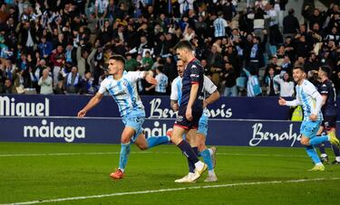 Otro de los que no olvidará su debut con gol, es Chupete. El canterano del Málaga logró empatar en el minuto 87, un partido que perdía su equipo con el Deportivo. El delantero completó un fin de semana de ensueño, al marcar también con el filial y ya son 18 goles en 16 partidos.