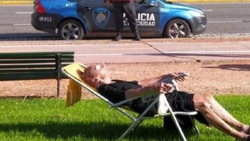 Una mujer de 85 años se salta la cuarentena para tomar el sol en Palermo: "Una horita y me voy"
