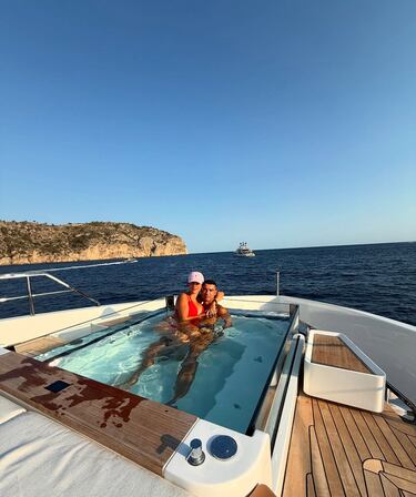 Vinicius Jr hits the beach with friends: the rich and famous on vacation