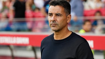 GIRONA, 23/09/2023.- El entrenador del Girona Fc, Míchel, reacciona durante el encuentro correspondiente a la jornada 6 de LaLiga que enfrentó al Girona y al Mallorca en el Estadi Montilivi en Girona, este sábado. EFE/ David Borrat