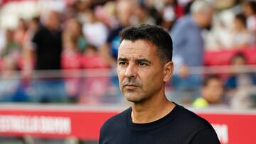 GIRONA, 23/09/2023.- El entrenador del Girona Fc, Míchel, reacciona durante el encuentro correspondiente a la jornada 6 de LaLiga que enfrentó al Girona y al Mallorca en el Estadi Montilivi en Girona, este sábado. EFE/ David Borrat