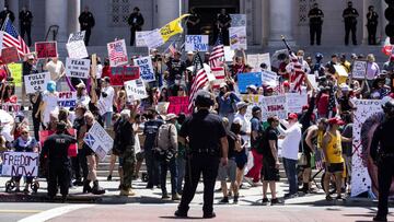 Los Angeles (United States), 01/05/2020.- People protest during a reopen California demonstration amid the coronavirus pandemic in Los Angeles, California, USA, 01 May 2020. People were protesting for an end to a state-wide Shelter-in-Place order, that ha