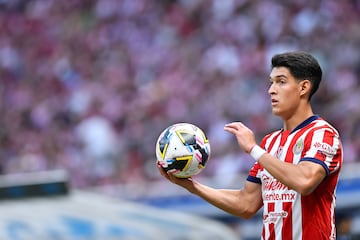  Jose Castillo of Guadalajara during the 17th round match between Guadalajara and Atletico San Luis as part of the Liga BBVA MX, Torneo Apertura 2024 at Akron Stadium on November 09, 2024 in Guadalajara, Jalisco, Mexico.