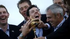 Rory McIlroy celebra junto a sus compa&ntilde;eros la victoria en la Ryder Cup.