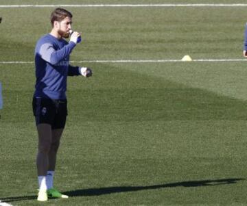 Durante el entrenamiento jugaron un partidillo, y Bale apunta a titular.