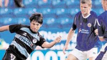 <b>OTRO MAL PARTIDO. </b>Rossato, en el partido de ayer ante el Leicester.