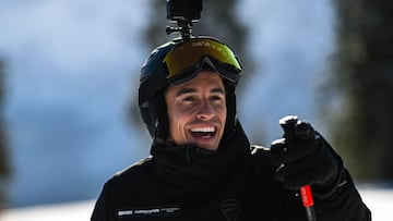 Bagnaia gana a Márquez... con los esquís