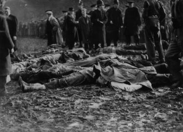 La opinión pública inglesa se mostró avergonzada. Lo que se esperaba como un "día glorioso" se había convertido en la mayor catástrofe en la historia del fútbol inglés hasta aquel momento. Aunque en principio se culpó del hecho a la multitud que había pretendido entrar sin localidad, la consiguiente investigación gubernamental llevó a la conclusión de que ese había sido uno de los factores, pero no el único, y se culpó al Bolton de haber vendido 2.000 localidades por encima de su capacidad. También se reveló que no todas las entradas estuvieron abiertas, lo que facilitó la catástrofe.