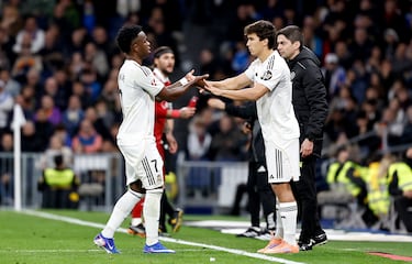 Pasaban los 84 minutos de encuentro cuando el jugador brasileño del Real Madrid fue sustituido en reemplazo de Gonzalo. La grada del Bernabéu la emprendió contra él. Durante su caminata hacia el banquillo, una que protagonizó sin hacer gestos. Serio, casi al margen de lo que estaba sucediendo; aunque eso era imposible. Hubo pitada. Y fue como ninguna.