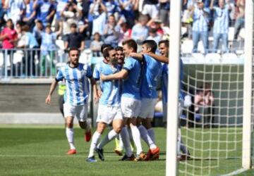 Los jugadores celebran el 1-0 de Camacho. 