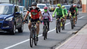 STO01. SANTO DOMINGO (REP&Uacute;BLICA DOMINICANA), 03/06/2020.- Ciclistas pasean por una ciclov&iacute;a de 7.5 kil&oacute;metros que inaugur&oacute; el Ayuntamiento del Distrito Nacional, durante el D&iacute;a Mundial de la Bicicleta, este mi&eacute;rcoles en Santo Domingo (Rep&uacute;blica Dominicana). El pa&iacute;s comenz&oacute; hoy la segunda fase de desescalada, en la que se reinicia el transporte colectivo privado, se permite el aumento del n&uacute;mero de trabajadores de las empresas, y se reabren las iglesias para oficiar misas o cultos dominicales. La Rep&uacute;blica Dominicana alcanz&oacute; los 18,040 contagiados y los 516 fallecidos por coronavirus, seg&uacute;n inform&oacute; el ministro de Salud P&uacute;blica, Rafael S&aacute;nchez C&aacute;rdenas. EFE/ Orlando Barr&iacute;a