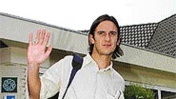 <b>DESPEDIDA</B>. De los Santos se marcha de Valencia.