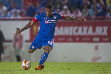 El exjugador de Santos Laguna llegó a Cruz Azul en 2018 procedente de Atlético Nacional. El delantero colombiano no encontró regularidad en el Apertura 2018 y salió cedido a Rionegro Águila.