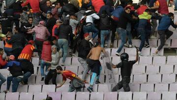 M&aacute;s de 60 heridos tras incidentes violentos en un partido de la Copa de Argelia.