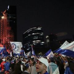 El Ángel de la Independencia se pintó de azul con los festejos