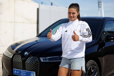 La futbolista danesa eligió el BMW iX xDrive40 valorado en 87.150 euros.