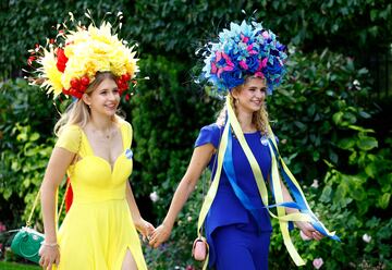 Día de estreno en el hipódromo de Ascot, ciudad al sur de Inglaterra, donde se celebra la tradicional y pintoresca carrera de caballos con la presencia de la familia real británica.