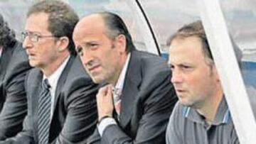 <b>SUFRIMIENTO. </b>Lotina revivirá en Pamplona los nervios vividos con Osasuna en Anoeta en 2001.