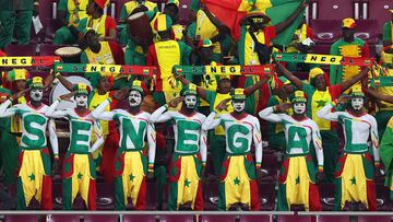 Senegal se hace notar en las gradas y en el césped