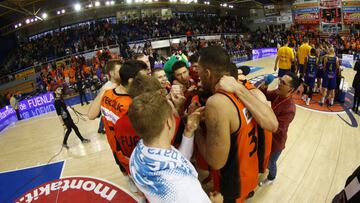 Los jugadores del Montakit Fuenlabrada celebra la victoria ante el Herbalife Gran Canaria.