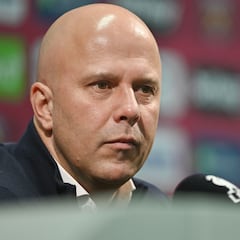 Arne Slot recuerda a Gerrard ante el interés del Real Madrid en Alexander-Arnold