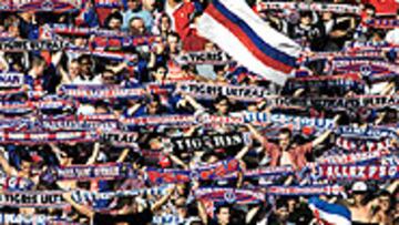 <B>AFICIÓN MUY TEMIDA</B>. Los hinchas radicales del PSG tienen mala fama en el fútbol francés.