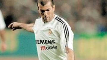 <b>ALUVIÓN</b>. La UEFA recibió más de siete millones de
votos en su página web: Zizou es uno de los favoritos.