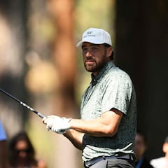 Travis Kelce loses his karaoke crown - but his performance still broke the Internet