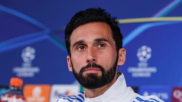 MADRID, 06/04/2026.- El ténico del Real Madrid, Álvaro Arbeloa, durante la rueda de prensa que ha ofrecido tras el entrenamiento del equipo este lunes en Valdebebas para preparar el partido de ida de cuartos de final de la Liga de Campeones que disputan mañana, martes, frente al Bayern Múnich en el estadio Santiago Bernabéu. EFE/ J.J.Guillen