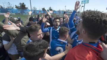 Marc Manchón, en la celebración del ascenso del Espanyol B en 2018.